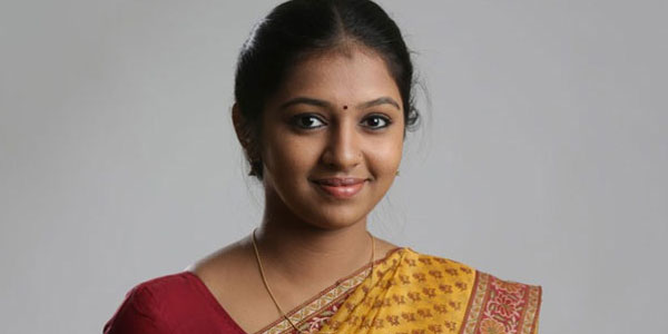 10 மணி நேரம் தண்ணீல மிதந்த நடிகை!… post thumbnail image