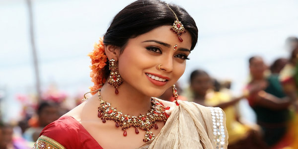 ரூட்டை மாற்றும் நடிகை ஸ்ரேயா!… post thumbnail image