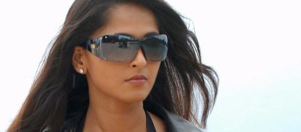 தயாரிப்பாளருக்கு நடிகை அனுஷ்கா செய்த உதவி!… post thumbnail image